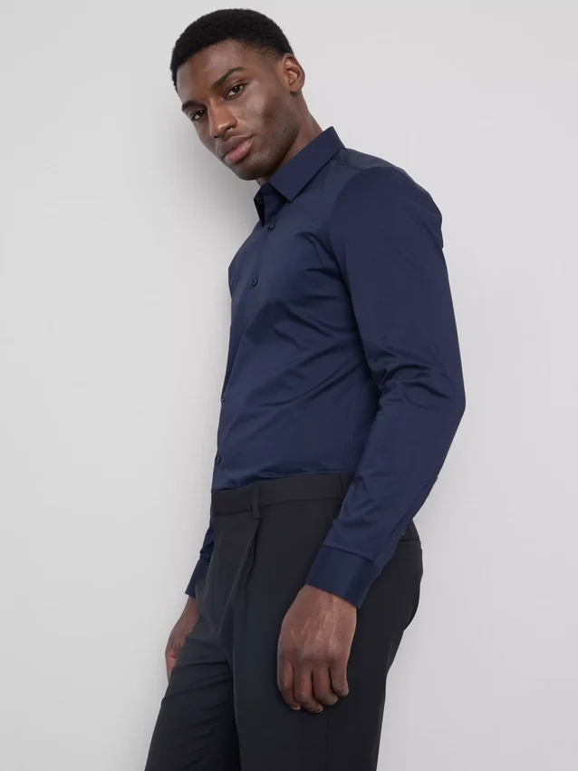 Camisa ajustada elástica con botones