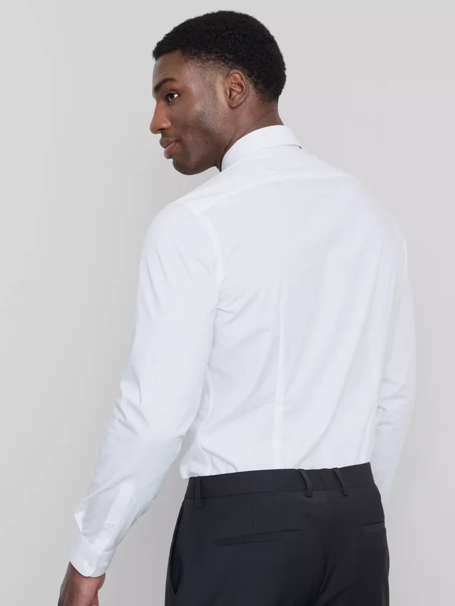 Camisa ajustada elástica con botones