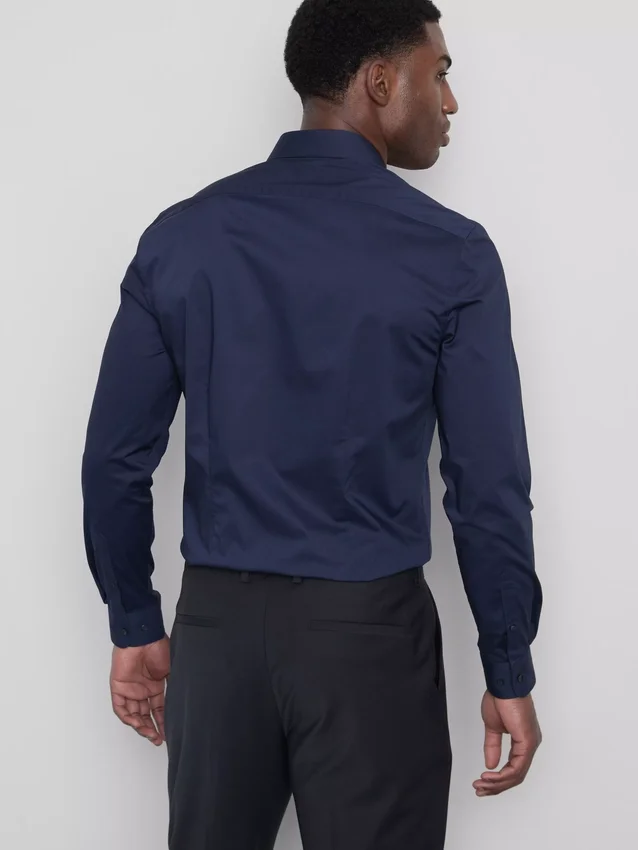 Camisa ajustada elástica con botones