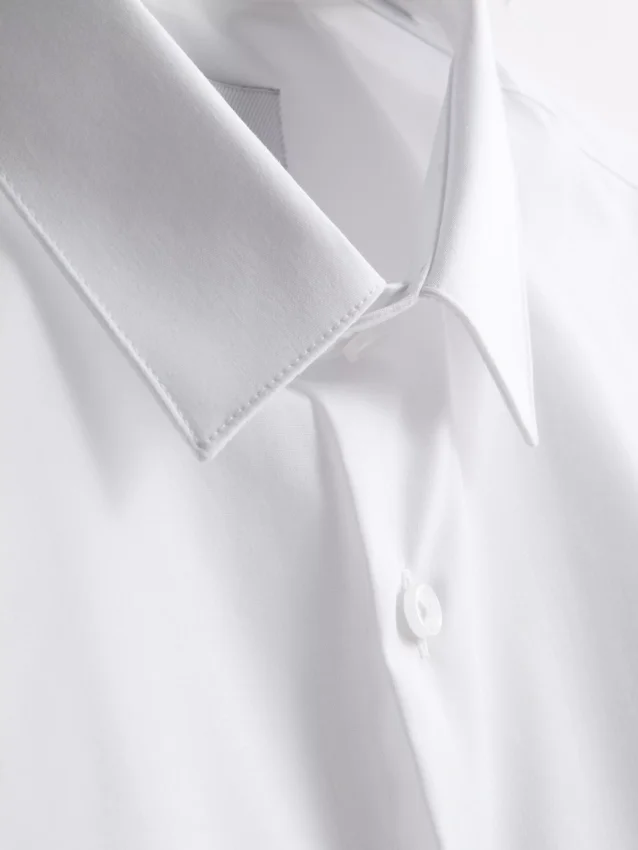 Camisa ajustada elástica con botones