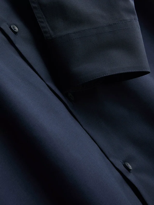Camisa ajustada elástica con botones