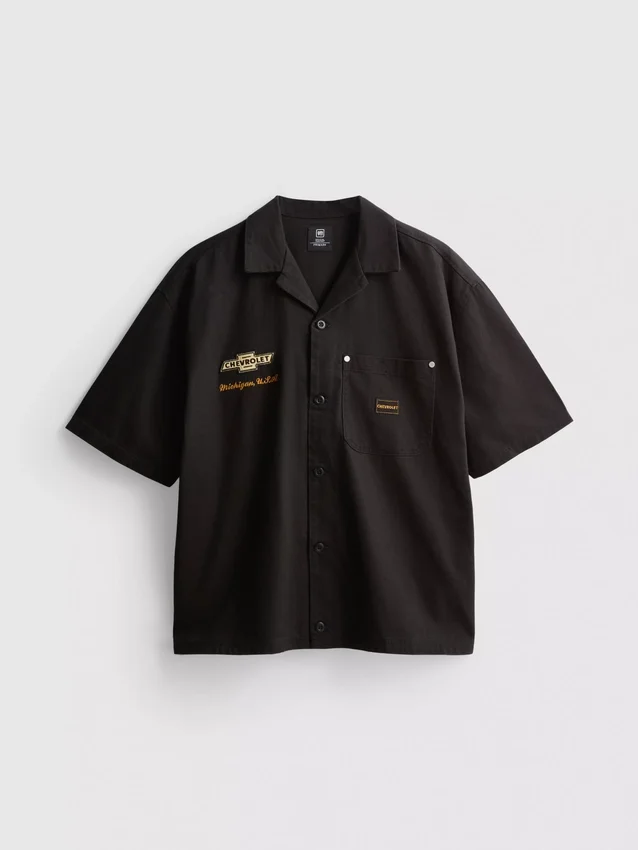Camisa Chevrolet con cuello rever
