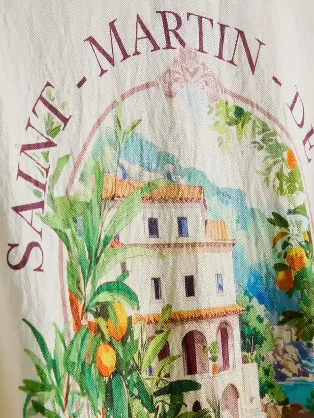 Camisa con cuello revere y estampado panorámico