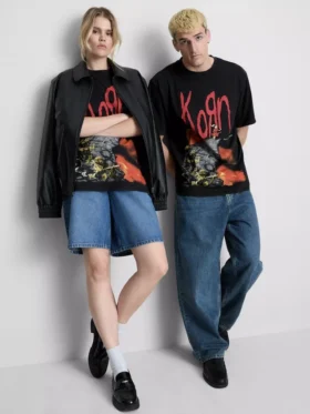 Camisa con diseño gráfico de Korn