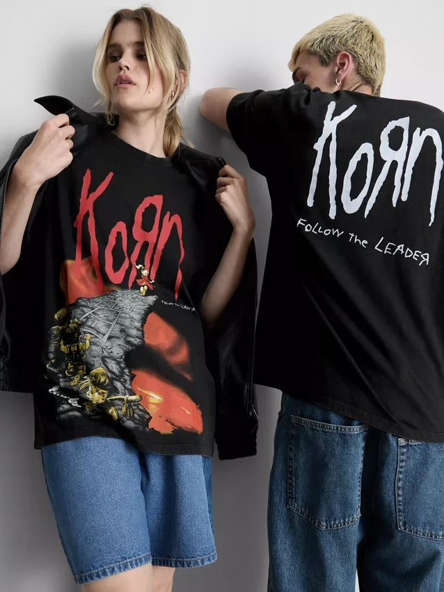 Camisa con diseño gráfico de Korn
