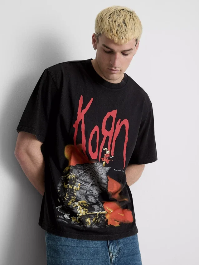 Camisa con diseño gráfico de Korn