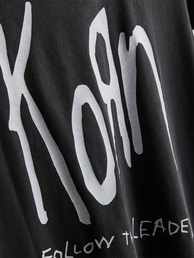 Camisa con diseño gráfico de Korn