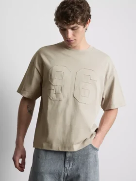 Camisa con número en aplique