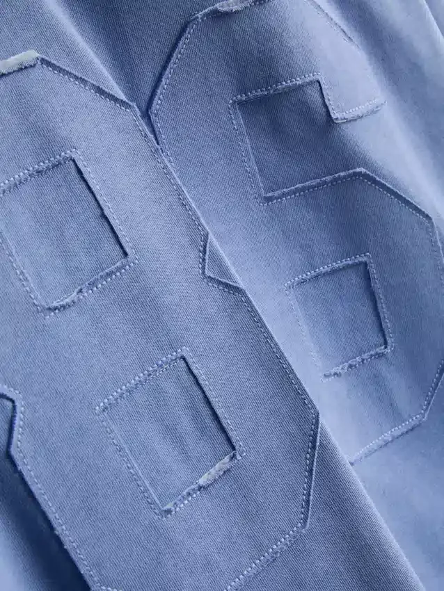 Camisa con número en aplique