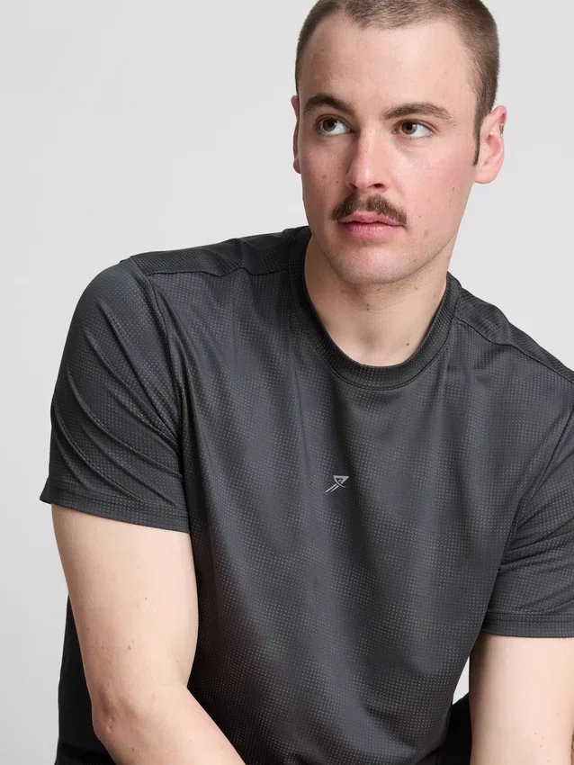 Camisa con textura deportiva