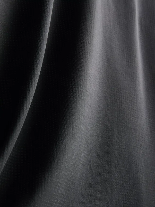 Camisa con textura deportiva