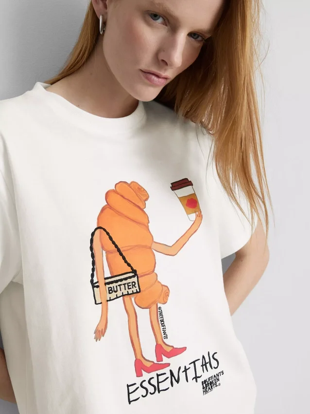 Camisa de algodón con forma de croissant, con motivos de volantes y corazones rotos