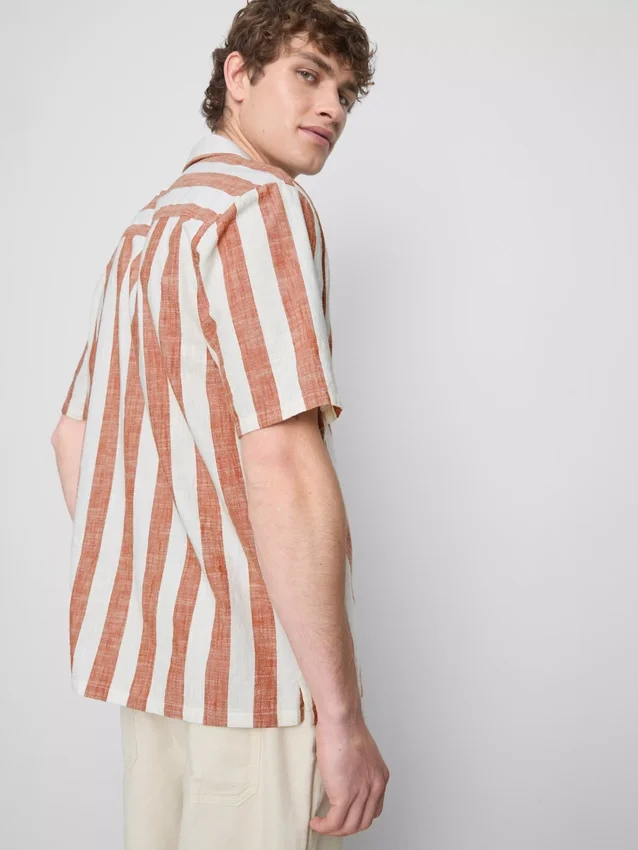 Camisa de cuello rever a rayas