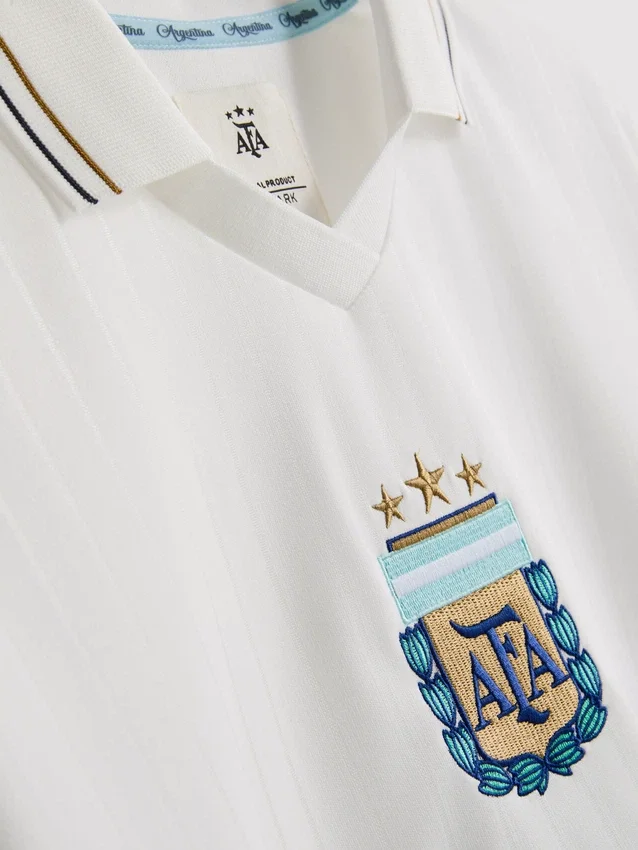 Camisa de fútbol argentina con cuello