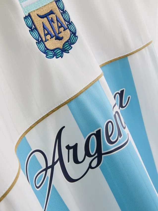 Camisa de fútbol argentina con cuello