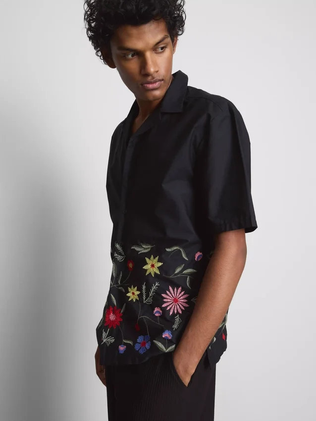 Camisa de manga corta bordada