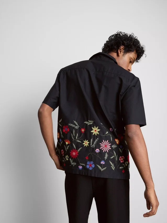 Camisa de manga corta bordada