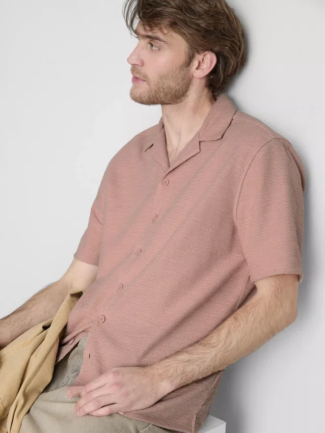 Camisa de manga corta con textura