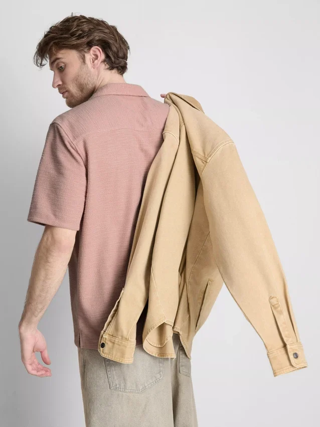 Camisa de manga corta con textura