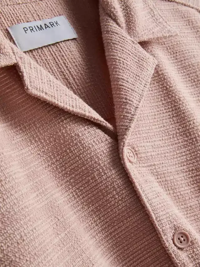 Camisa de manga corta con textura