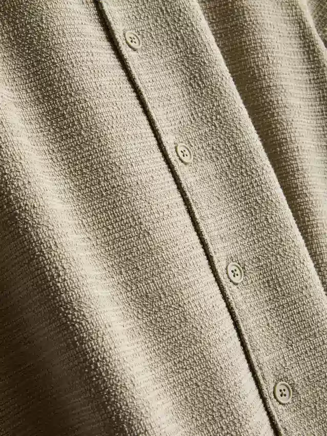 Camisa de manga corta con textura