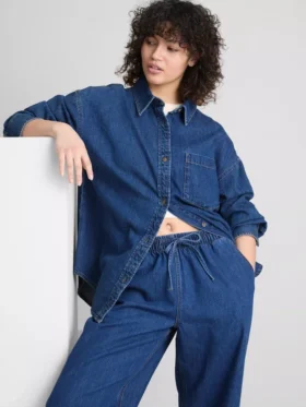 Camisa de mezclilla de algodón de corte holgado con botones