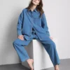 Camisa de mezclilla de algodón de corte holgado con botones