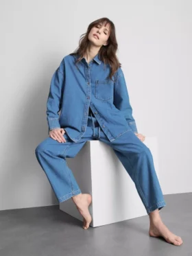 Camisa de mezclilla de algodón de corte holgado con botones