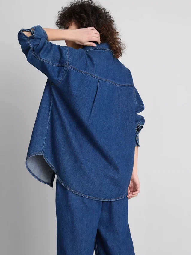 Camisa de mezclilla de algodón de corte holgado con botones