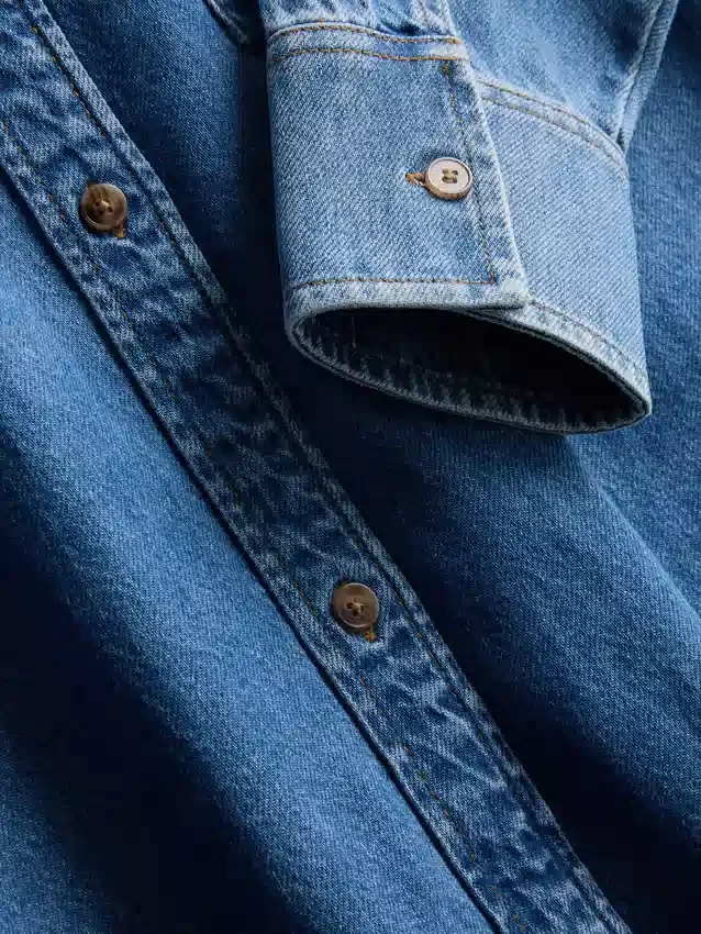 Camisa de mezclilla de algodón de corte holgado con botones