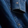 Camisa de mezclilla de algodón de corte holgado con botones