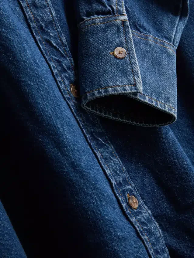 Camisa de mezclilla de algodón de corte holgado con botones