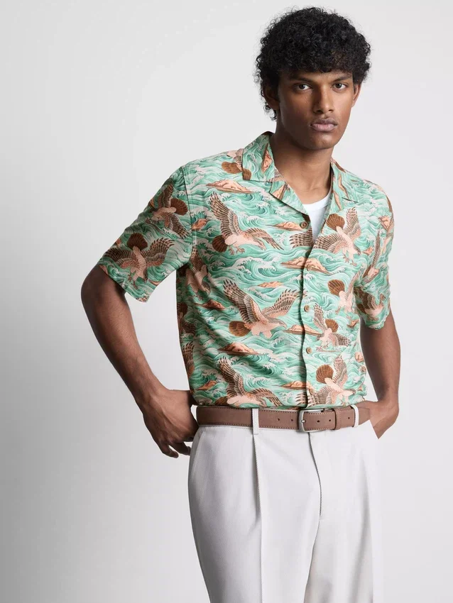 Camisa de pantalón corto con botones y estampado de pájaros