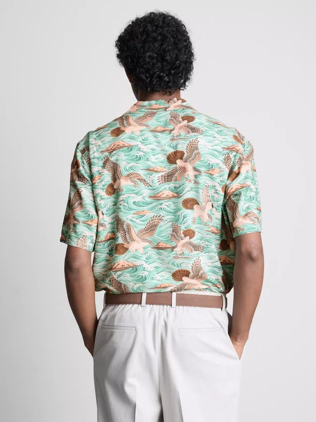 Camisa de pantalón corto con botones y estampado de pájaros