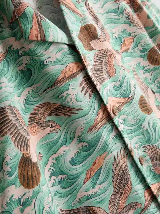 Camisa de pantalón corto con botones y estampado de pájaros