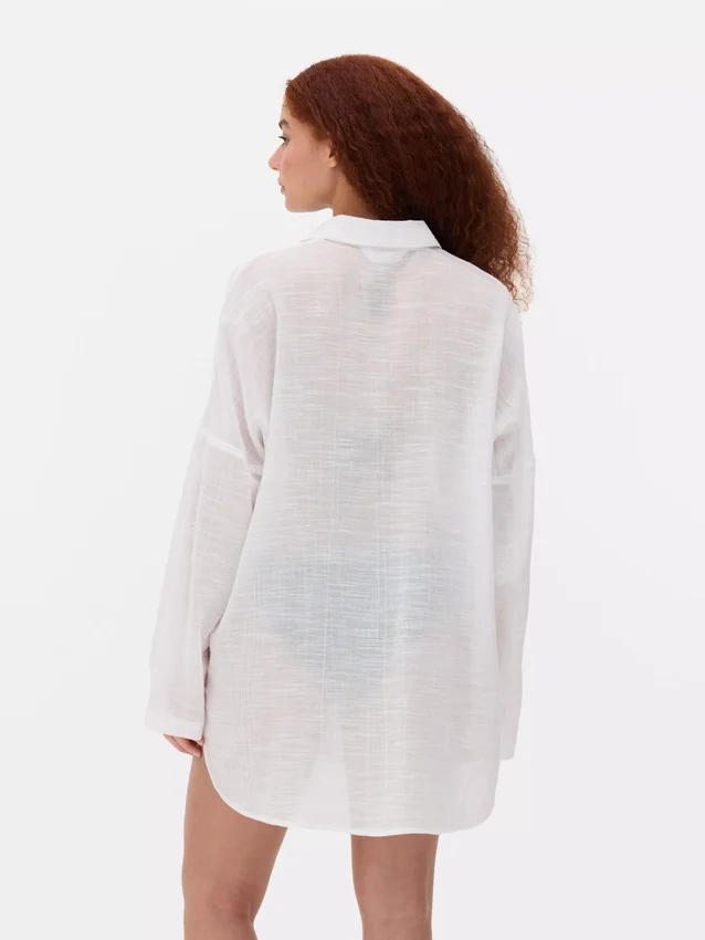 Camisa de playa transparente