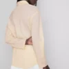Camisa holgada con botones y dobladillo curvo
