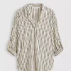 Camisa holgada con botones y dobladillo curvo