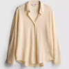 Camisa holgada con botones y dobladillo curvo