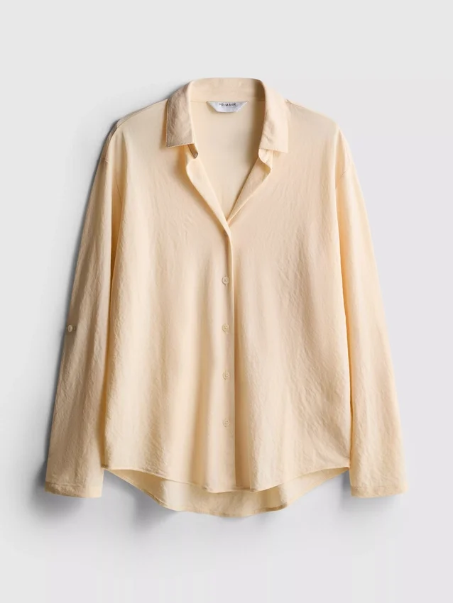 Camisa holgada con botones y dobladillo curvo