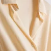 Camisa holgada con botones y dobladillo curvo