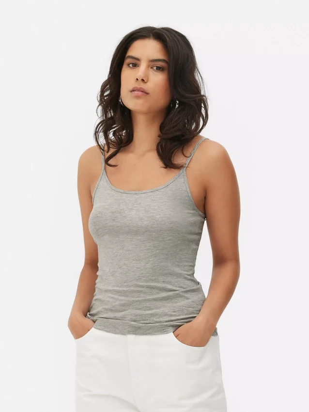 Camisa sin mangas elástica con cuello redondo