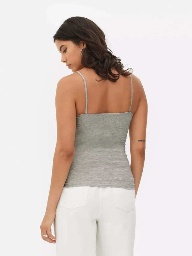 Camisa sin mangas elástica con cuello redondo