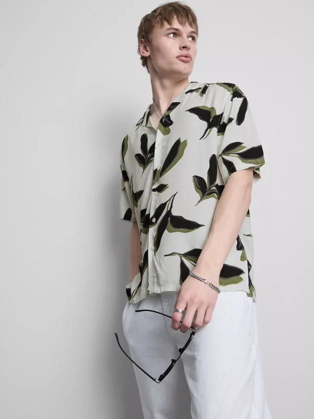 Camisas botánicas de manga corta con botones