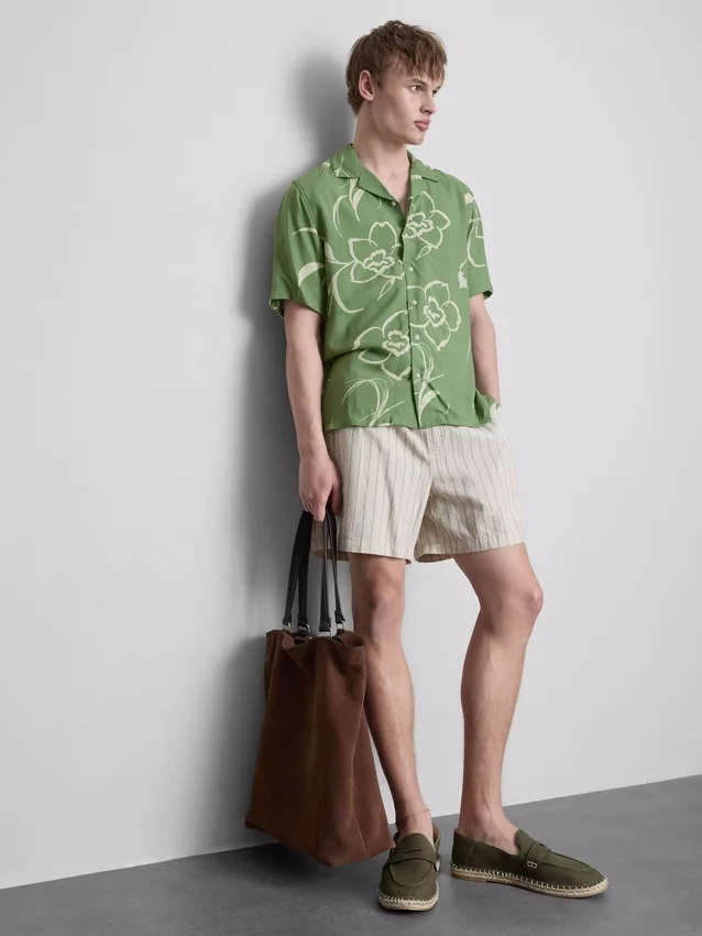 Camisas con cuello rever y estampado floral