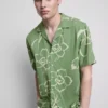 Camisas con cuello rever y estampado floral