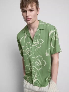 Camisas con cuello rever y estampado floral