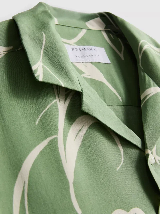 Camisas con cuello rever y estampado floral