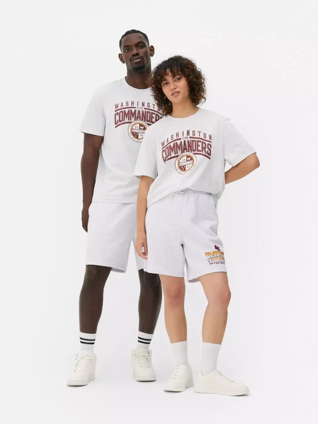 Camisas con el logotipo de los Washington Commanders de la NFL