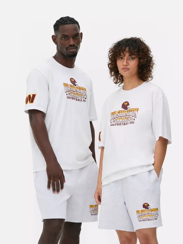 Camisas con el logotipo de los Washington Commanders de la NFL
